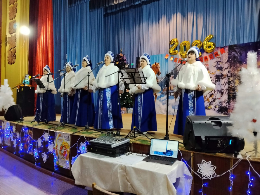 Новогодний концерт в Бондаревском доме культуры прошел в теплой и дружеской атмосфере.