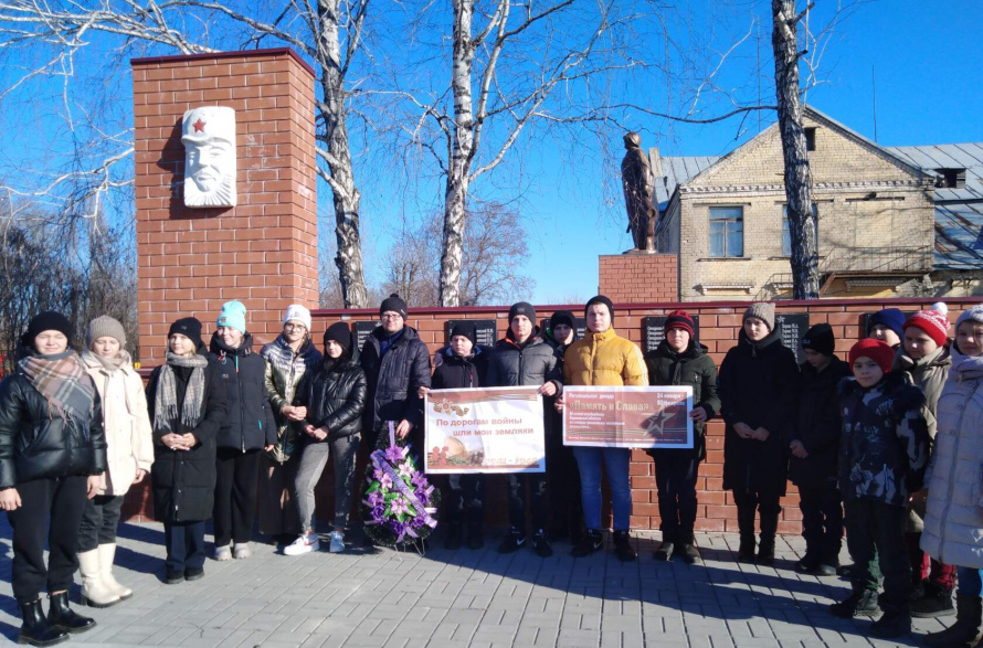 В рамках региональной декады "Память и слава", посвященной 80-летию освобождения Воронежской области от немецко-фашистских захватчиков прошел митинг памяти "Дорогой войны шли мои земляки".