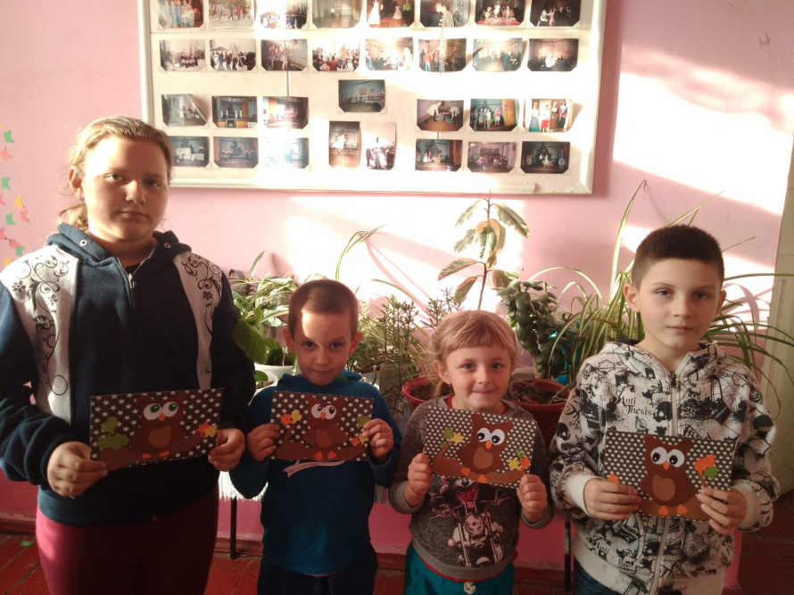 В Волоконовском доме культуры на детском кружке ДПИ "Страна мастеров" ребята мастерили осенние апликации