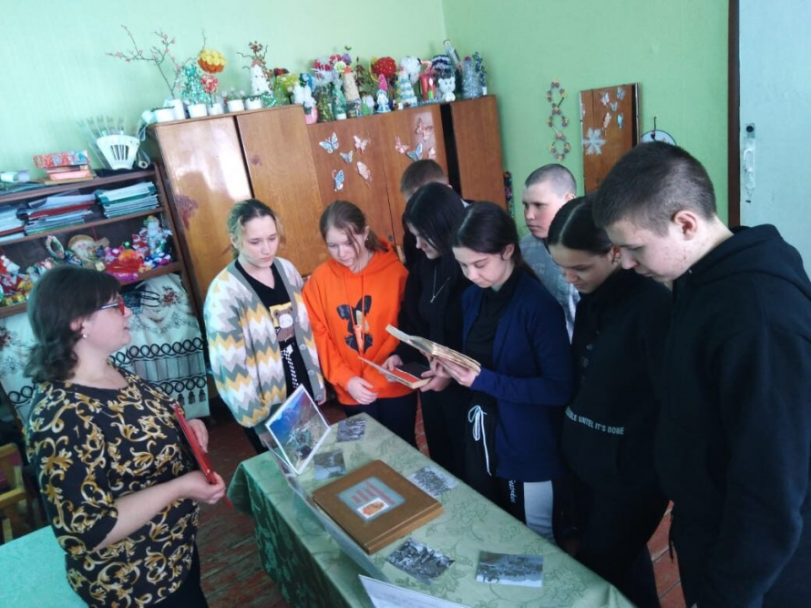 15 февраля 2023 г. в Волоконовском сельском клубе прошёл патриотический час,посвященный Дню вывода Советских войск из Афганистана.