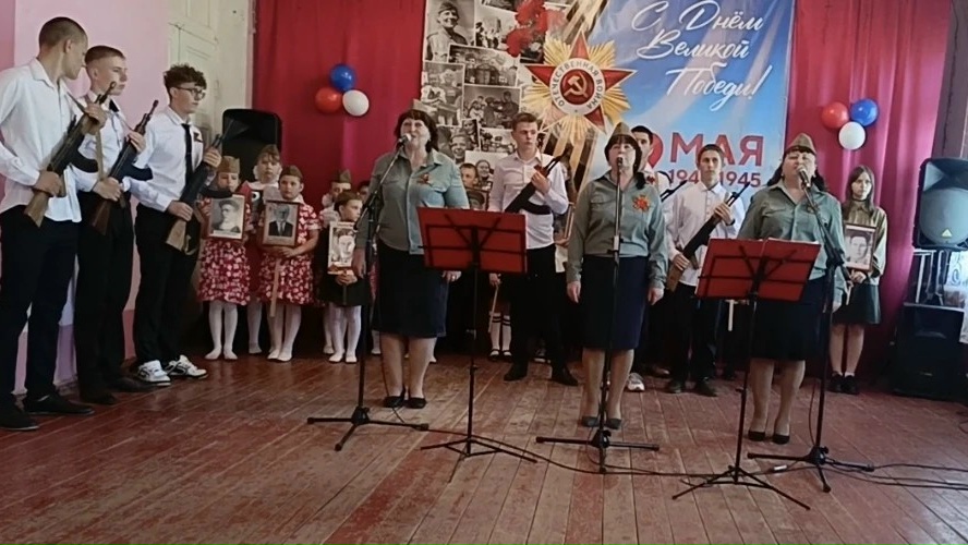 Волоконовском доме культуры состоялся праздничный концерт, посвящённый 81-й годовщине победы в Великой Отечественной войне 1941–1945 гг.. 