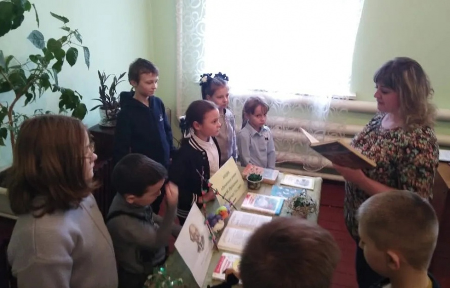В Волоконовском доме культуры, совместно с библиотекой провели познавательную программу "Почитаем вместе книги Пришвина о природе России"