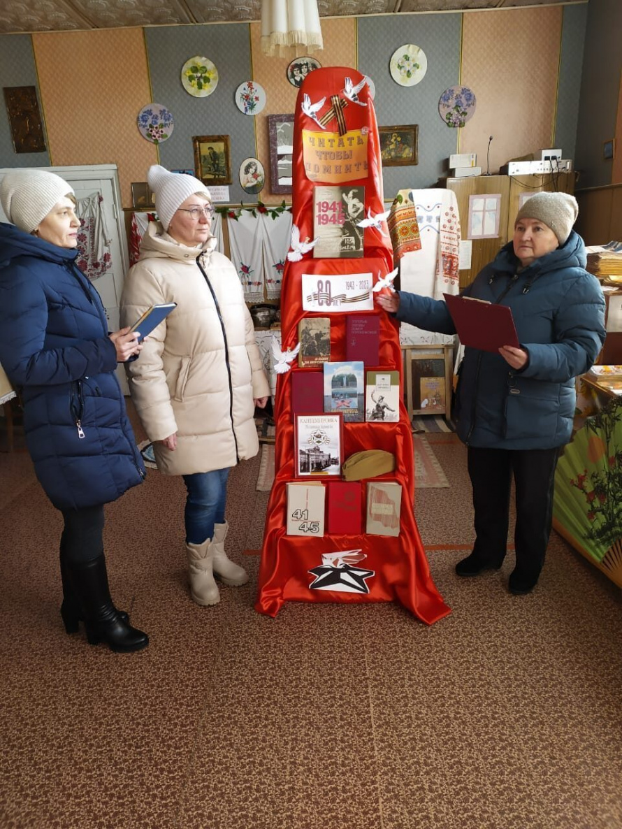 В рамках проведения региональной декады "Память и слава" к 80-ти летию освобождения Воронежской области от немецко-фашистских захватчиков в Бондаревском  ДК состоялись тематические мероприятия: "Пусть книга память оживит"