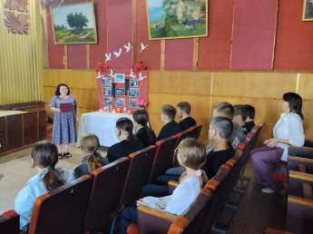 В Бондаревском доме культуры прошла тематическая программа ко Дню солидарности в борьбе с терроризмом «Плачут дождем небеса».