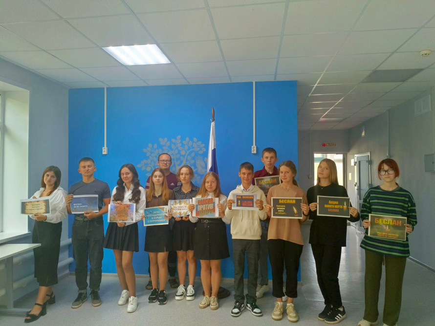 Культработники Волоконовского ДК совместно со школой провели тематическую программу «Нам нужен мир. Это забыть нельзя»