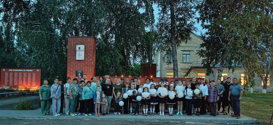 22 июня в селе Волоконовка у мемориала, посвящённого памяти земляков, погибших в годы Великой Отечественной войны 1941–1945 годов, состоялась торжественная церемония возложения цветов.