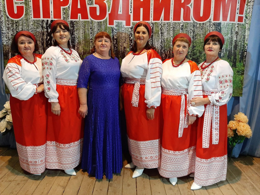 Праздничный концерт, посвященный Дню народного единства "Под небом единым" прошел в Бондаревском доме культуры.