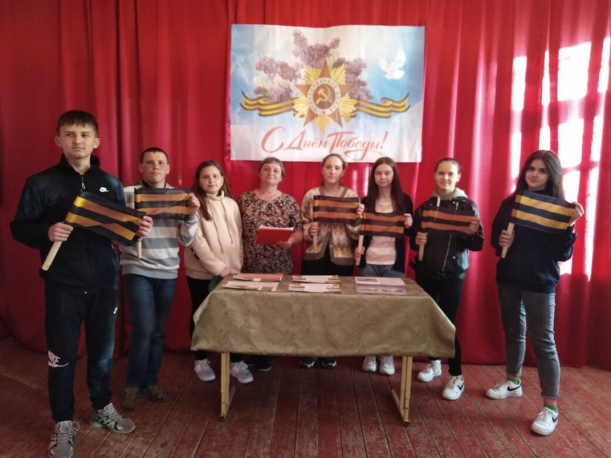 В рамках праздничных мероприятий, посвященных Дню Победы В Волоконовском сельском клубе прошёл познавательный час, посвящённый Дню Победы "Я должен знать о подвиге народа ".